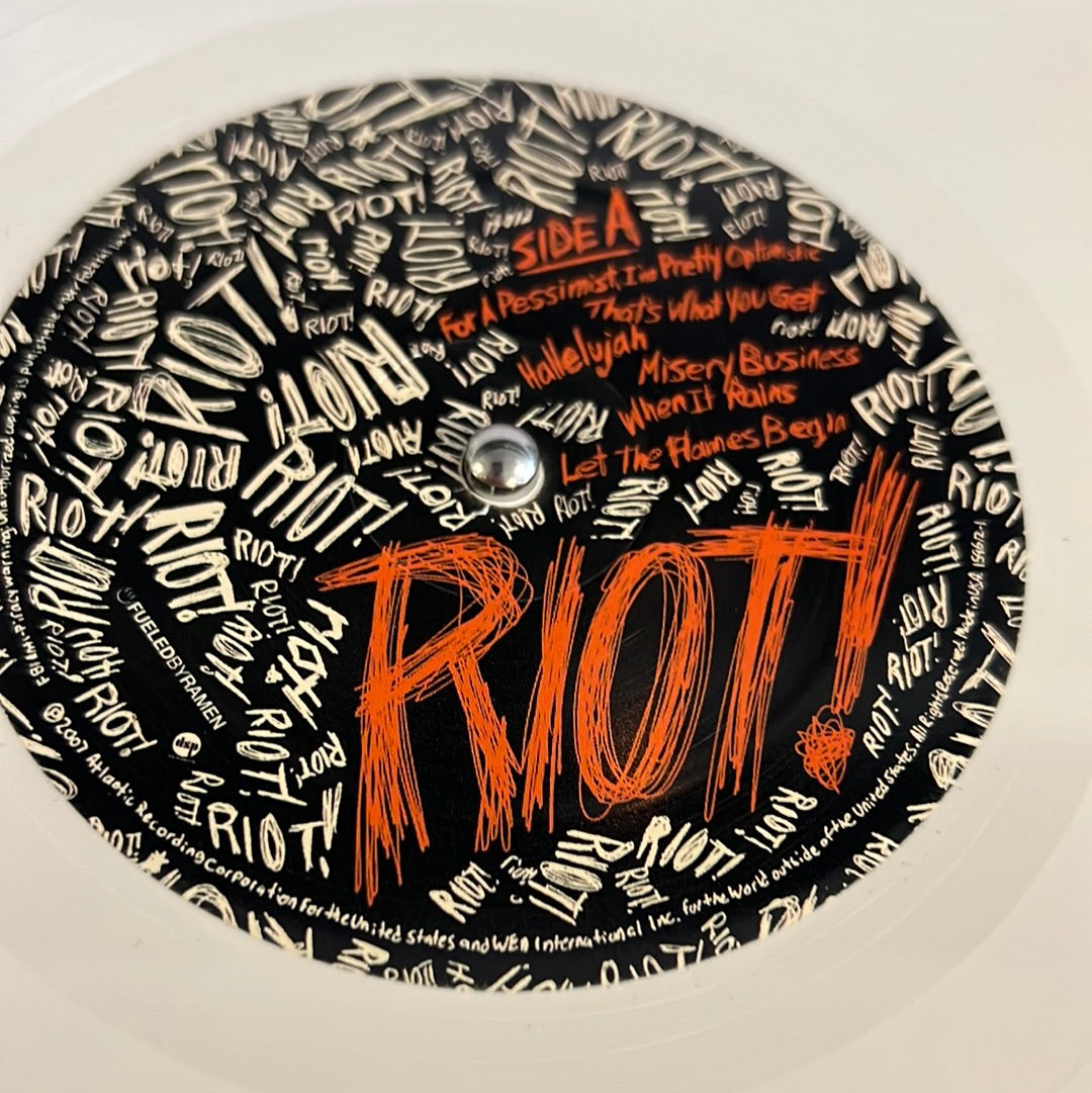 PARAMORE - Riot!