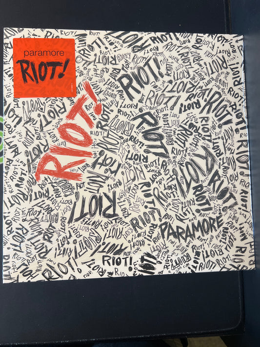 PARAMORE - riot!